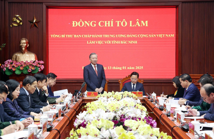 Chiều 13/1/2025, Tổng Bí thư Tô Lâm làm việc với Ban Chấp hành Đảng bộ tỉnh Bắc Ninh về đánh giá tình hình thực hiện Nghị quyết Đại hội Đảng bộ tỉnh khóa XX; kết quả thực hiện Nghị quyết 18 về việc sắp xếp, tinh giản tổ chức bộ máy tinh gọn đảm bảo hiệu năng, hiệu lực, hiệu quả và hoàn thiện các tiêu chí của đô thị loại I, trở thành thành phố trực thuộc Trung ương. (Ảnh: Thống Nhất/TTXVN) Chiều 13/1/2025, Tổng Bí thư Tô Lâm làm việc với Ban Chấp hành Đảng bộ tỉnh Bắc Ninh về đánh giá tình hình thực hiện Nghị quyết Đại hội Đảng bộ tỉnh khóa XX; kết quả thực hiện Nghị quyết 18 về việc sắp xếp, tinh giản tổ chức bộ máy tinh gọn đảm bảo hiệu năng, hiệu lực, hiệu quả và hoàn thiện các tiêu chí của đô thị loại I, trở thành thành phố trực thuộc Trung ương. (Ảnh: Thống Nhất/TTXVN)
