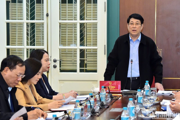 Chủ tịch nước Lương Cường làm việc với Văn phòng Chủ tịch nước về công tác pháp luật. Chủ tịch nước Lương Cường làm việc với Văn phòng Chủ tịch nước về công tác pháp luật.