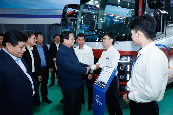 Thủ tướng thăm hỏi, động viên cán bộ, nhân viên Tập đoàn THACO - Ảnh: VGP/Nhật Bắc Thủ tướng thăm hỏi, động viên cán bộ, nhân viên Tập đoàn THACO - Ảnh: VGP/Nhật Bắc