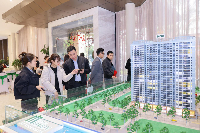 Hanoi Melody Residences đang thu hút nhiều khách hàng đến tìm hiểu nhờ sở hữu nhiều yếu tố vượt trội về vị trí, tiện ích, thiết kế,… Hanoi Melody Residences đang thu hút nhiều khách hàng đến tìm hiểu nhờ sở hữu nhiều yếu tố vượt trội về vị trí, tiện ích, thiết kế,…