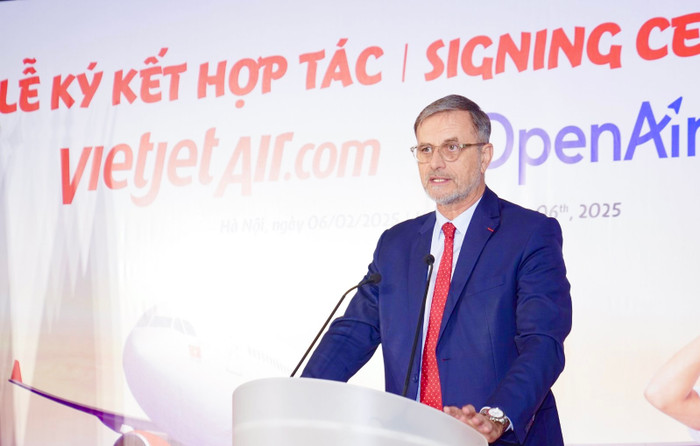 Đại sứ Pháp tại Việt Nam Olivier Brochet chúc mừng hợp tác giữa Vietjet và OpenAirlines Photo 1 (10).jpg