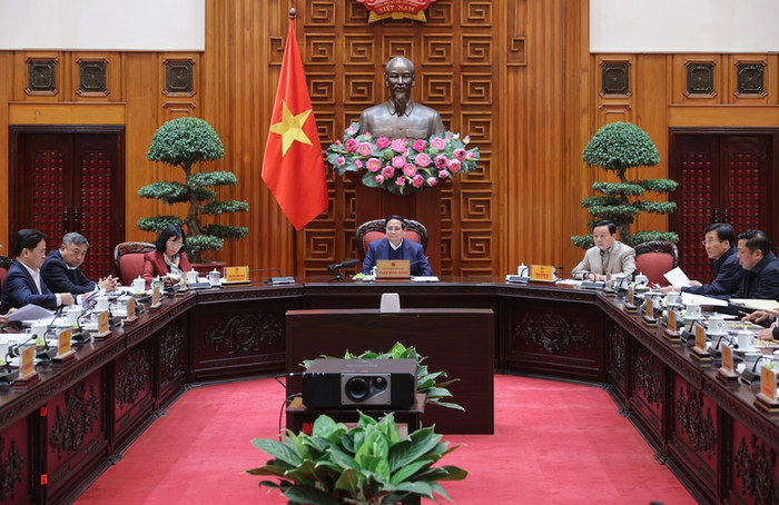 Thủ tướng yêu cầu phải nghiên cứu triển khai ngay giai đoạn 2 trong lúc đang xây dựng giai đoạn 1, làm luôn khi đang "sẵn nong sẵn né" để tiết kiệm thời gian, công sức và nguồn lực, chống lãng phí. Ảnh: VGP/Nhật Bắc Thủ tướng yêu cầu phải nghiên cứu triển khai ngay giai đoạn 2 trong lúc đang xây dựng giai đoạn 1, làm luôn khi đang "sẵn nong sẵn né" để tiết kiệm thời gian, công sức và nguồn lực, chống lãng phí. Ảnh: VGP/Nhật Bắc