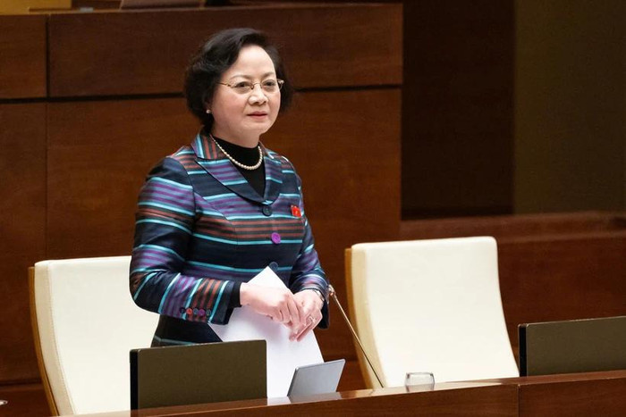 Bộ trưởng Bộ Nội vụ Phạm Thị Thanh Trà phát biểu giải trình và làm rõ nhiều vấn đề quan trọng tại dự thảo Luật để trình Quốc hội thông qua tại kỳ họp này. (Ảnh: QH/Vietnam+) Bộ trưởng Bộ Nội vụ Phạm Thị Thanh Trà phát biểu giải trình và làm rõ nhiều vấn đề quan trọng tại dự thảo Luật để trình Quốc hội thông qua tại kỳ họp này. (Ảnh: QH/Vietnam+)