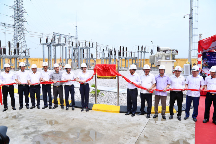 Lễ gắn biển công trình Trạm biến áp 110kV Hưng Hà 2 (Thái Bình) chào mừng kỷ niệm 55 năm ngày thành lập Tổng công ty Điện lực miền Bắc (06/10/1969 - 06/10/2024). 04.JPG