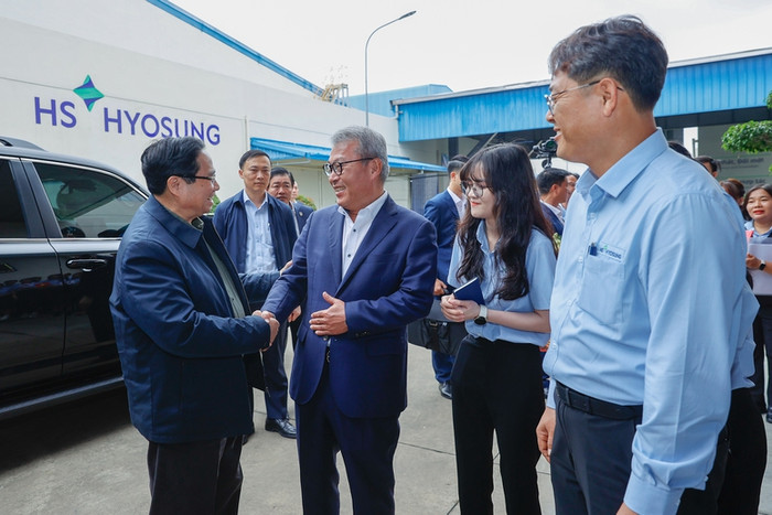 Thủ tướng tới thăm nhà máy của tập đoàn HS Hyosung tại huyện Thăng Bình - Ảnh: VGP/Nhật Bắc Thủ tướng tới thăm nhà máy của tập đoàn HS Hyosung tại huyện Thăng Bình - Ảnh: VGP/Nhật Bắc