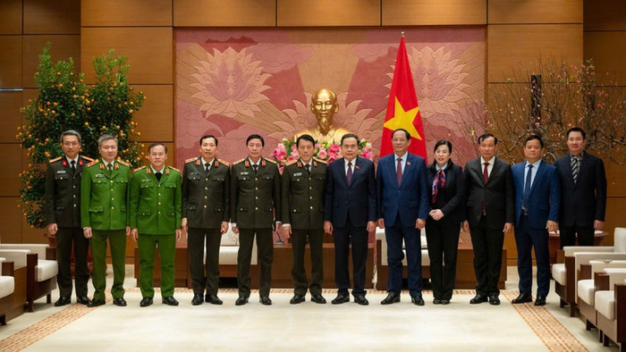 Chủ tịch Quốc hội Trần Thanh Mẫn, Bộ trưởng Công an Lương Tam Quang và các đại biểu tại buổi tiếp. (Ảnh: Duy Linh) Chủ tịch Quốc hội Trần Thanh Mẫn, Bộ trưởng Công an Lương Tam Quang và các đại biểu tại buổi tiếp. (Ảnh: Duy Linh)