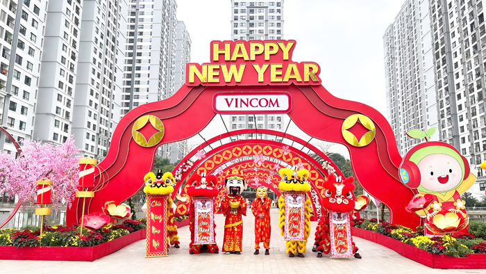 Vincom khai xuân rộn ràng, ngập tràn hứng khởi với tiết mục múa lân sư rồng. 1.png
