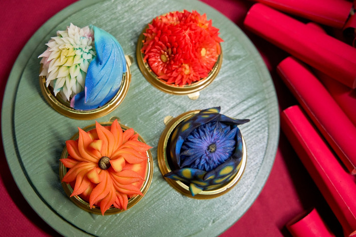 Những chiếc bánh được tạo hình tinh tế sẽ là món quà độc đáo tặng nửa kia trong ngày Valentine. A2 (4).JPEG