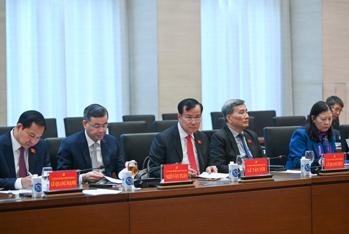 Các Ủy viên Ban Thường vụ Đảng ủy Quốc hội dự Hội nghị lần thứ nhất. (Ảnh Duy Linh) Các Ủy viên Ban Thường vụ Đảng ủy Quốc hội dự Hội nghị lần thứ nhất. (Ảnh Duy Linh)