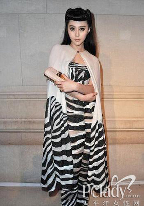 Sành điệu với váy họa tiết ngựa vằn tại Paris Fashion Week 2012 Sành điệu với váy họa tiết ngựa vằn tại Paris Fashion Week 2012