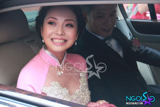 Nụ cười rạng rỡ, sáng bừng thường ngày của cô 'biến mất', nhường chỗ cho nụ cười 'gượng gạo', kém sắc