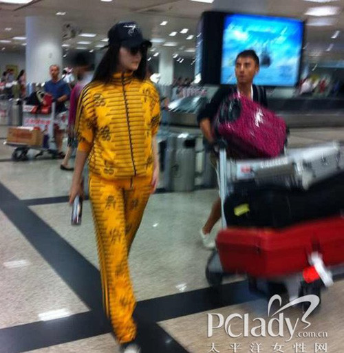 Sặc sỡ với đồ thể thao màu vàng Sặc sỡ với đồ thể thao màu vàng