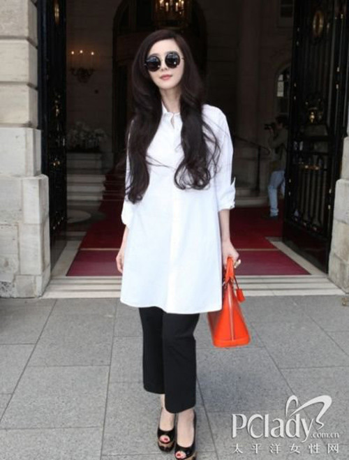 Thời trang đường phố của Phạm Băng Băng khá đa dạng. Cô thường chú trọng đến sự thoải mái và nhẹ nhàng khi di chuyển Thời trang đường phố của Phạm Băng Băng khá đa dạng. Cô thường chú trọng đến sự thoải mái và nhẹ nhàng khi di chuyển