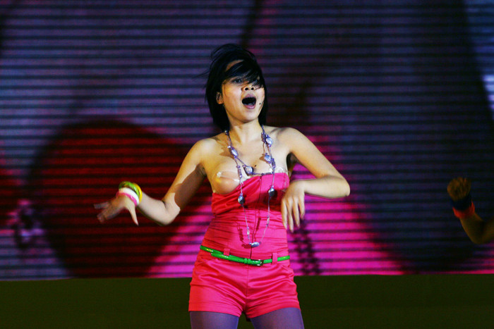 Cô nàng 'cải bắp Lưu Hương Giang và khoảnh khắc ' tái mặt' trên sân khấu Cô nàng 'cải bắp Lưu Hương Giang và khoảnh khắc ' tái mặt' trên sân khấu