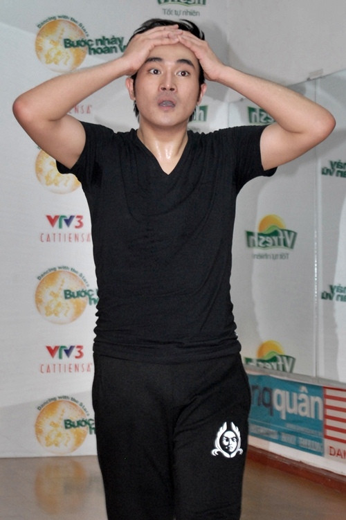 Từng gây nhiều sự chú ý với màn giả gái trong "Cặp đôi hoàn hảo" diễn ra năm ngoái, năm nay Minh Quân cho biết anh sẽ không dám hứa sẽ đưa khán giả tái ngộ với hình ảnh này, nhưng nếu "bí" quá thì sẽ cân nhắc lại.Minh Quân trả lời trong 1 bài phỏng vấn khi nói đến cuộc thi Bước nhảy hoàn vũ sắp tới. (Theo Zing)