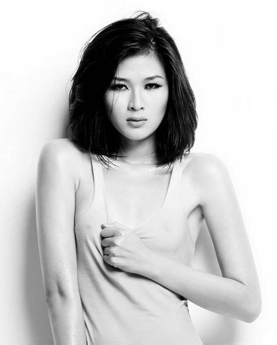 Diễn viên, người mẫu Mạc Anh Thư là người yêu mới của diễn viên Huy Khánh. Trong bài phỏng vấn gần đây, Huy Khánh bật mí: 'Tôi và Mạc Anh Thư yêu nhau cả năm nay và tôi không hề giấu diếm điều ấy. Tôi muốn nói chúng tôi yêu nhau rất thành thật, nhưng chuyện đám cưới hay con cái là chuyện riêng..." (Theo Xzone)