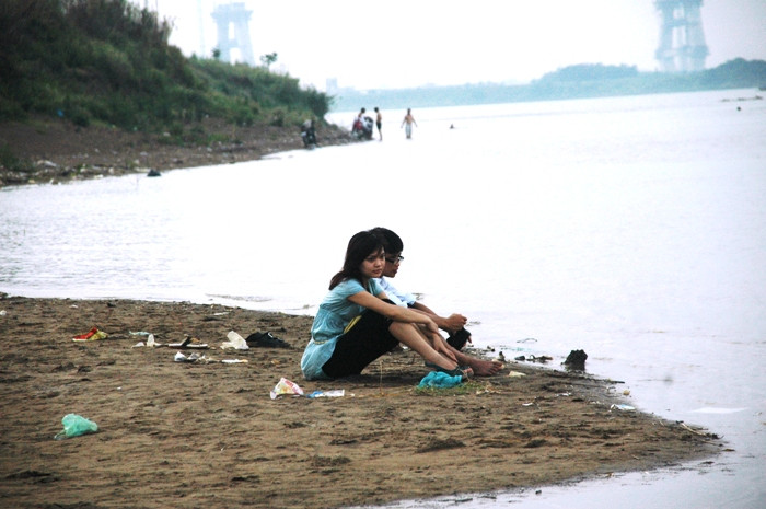 Đôi bạn trẻ này hình như là đang giận nhau thì phải...?