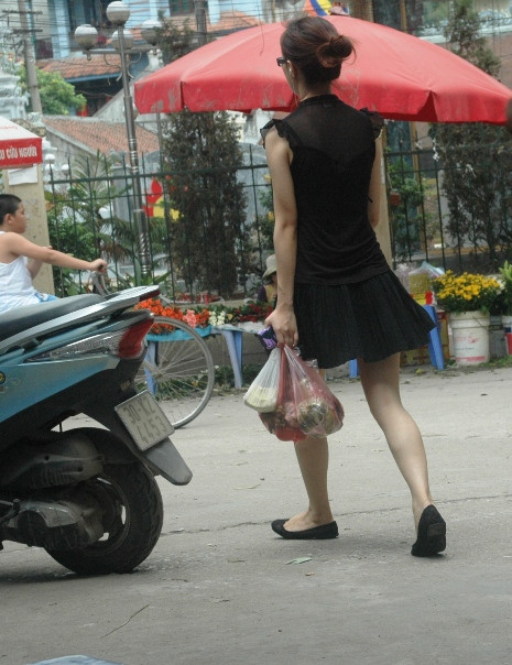 Váy cũng là trang phục được nhiều chị em lựa chọn trong những ngày hè nóng bức