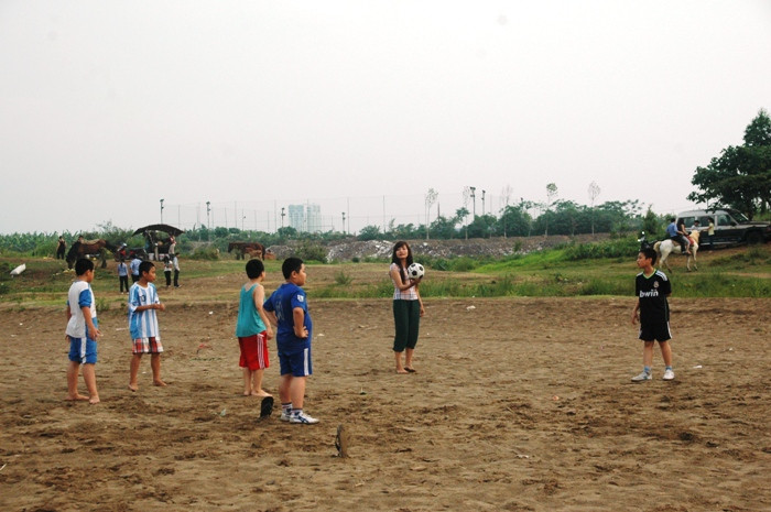 Tranh thủ diện tích thoáng đãng để rèn luyện thể thao