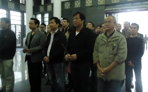 Đạo diễn Trọng Trinh, Đỗ Thanh Hải làm lễ viếng nghệ sỹ Văn Hiệp.