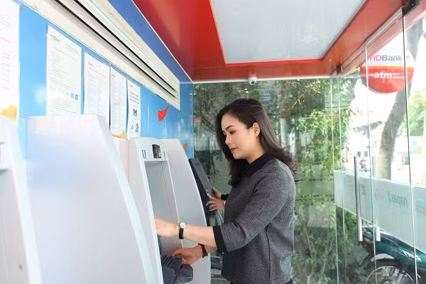 Thẻ HDBank Visa thêm bước xác thực đảm bảo độ an toàn tuyệt đối. Thẻ HDBank Visa thêm bước xác thực đảm bảo độ an toàn tuyệt đối.