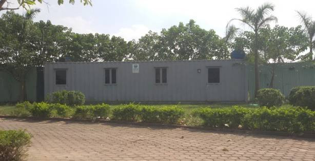 Sau nhiều năm triển khai, Dự án khu cây xanh vườn hoa kết hợp bãi đỗ xe và nhà ở vẫn quây tôn để đó.