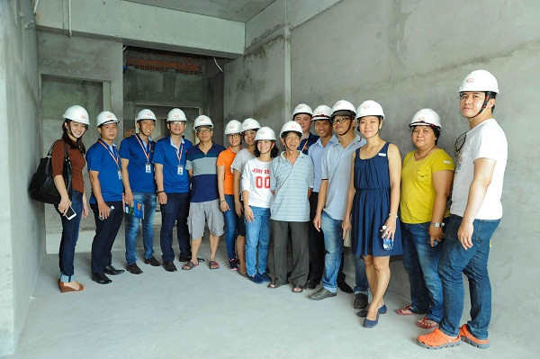 Các khách hàng trẻ trong đợt tham quan căn hộ thực tế được tổ chức định kỳ của Him Lam Phú An, sản phẩm dự kiến sẽ bàn giao sớm hơn kế hoạch 2 tháng Các khách hàng trẻ trong đợt tham quan căn hộ thực tế được tổ chức định kỳ của Him Lam Phú An, sản phẩm dự kiến sẽ bàn giao sớm hơn kế hoạch 2 tháng