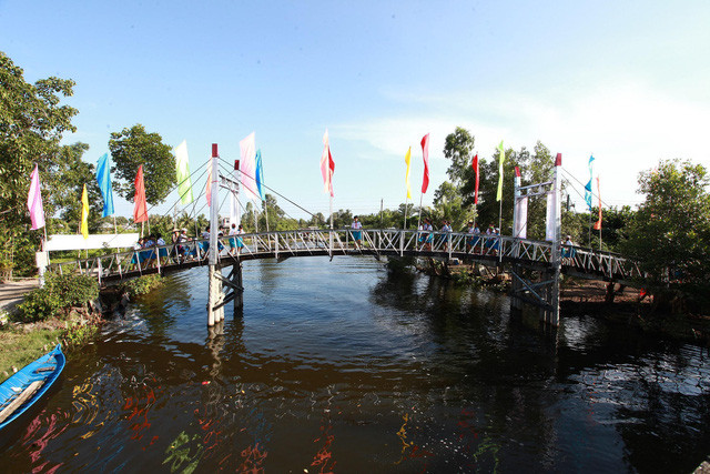 Cầu Dr Thanh – Cựa Gà tại Thới Bình, Cà Mau sau khi đưa vào sử dụng đã góp phần quan trọng trong việc cải thiện giao thương, đi lại của người dân nơi đây. Cầu Dr Thanh – Cựa Gà tại Thới Bình, Cà Mau sau khi đưa vào sử dụng đã góp phần quan trọng trong việc cải thiện giao thương, đi lại của người dân nơi đây.