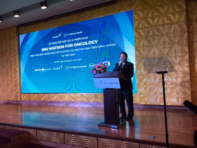 Thứ trưởng Bộ Y tế Nguyễn Viết Tiến phát biểu tại buổi lễ. (Ảnh: Vương Thuỷ)