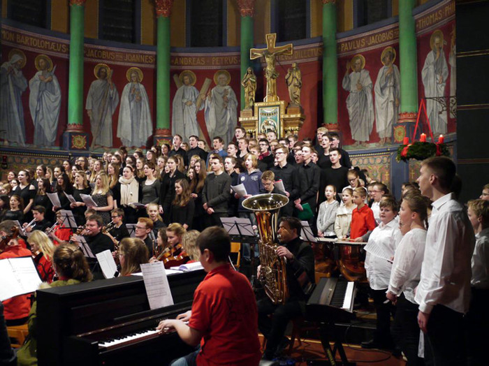 Đồng ca của học sinh lớp 5 đến lớp 7, trường trung học cơ sở Đồng ca của học sinh lớp 5 đến lớp 7, trường trung học cơ sở