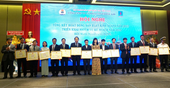 Trao bằng khen của Bộ Công Thương cho các tập thể vá các cá nhân