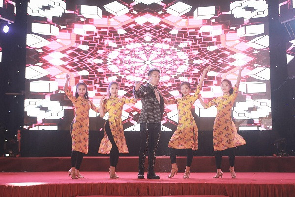 Nam ca sĩ Châu Khải Phong Nam ca sĩ Châu Khải Phong