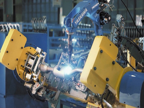 Robot Hàn ống xả tại nhà máy Cơ khí