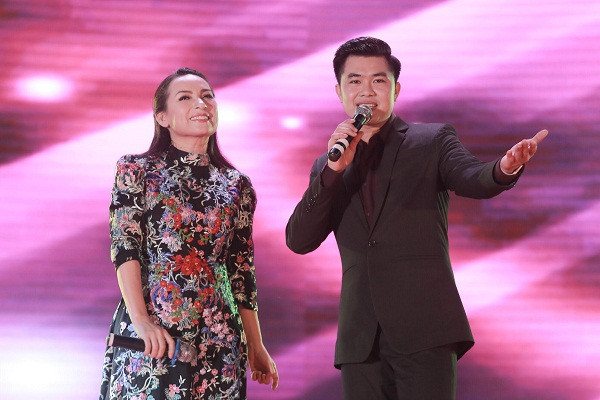 Nữ ca sĩ “Bông điên điển” cũng góp mặt trong chương trình này Nữ ca sĩ “Bông điên điển” cũng góp mặt trong chương trình này