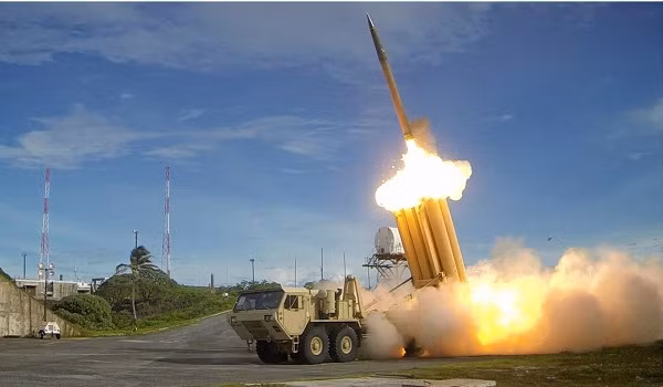 Một tổ hợp của hệ thống phòng thủ tên lửa tầm cao giai đoạn cuối (Ảnh: AP)