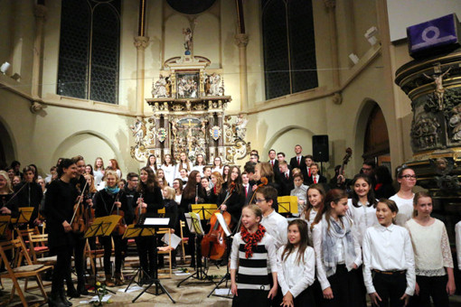 Tiết mục độc đáo của học sinh năng khiếu ca, nhạc trường Gymnasium Tiết mục độc đáo của học sinh năng khiếu ca, nhạc trường Gymnasium