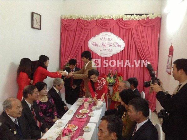 Hình ảnh ăn hỏi của GS. Cù Trọng Xoay. Hình ảnh ăn hỏi của GS. Cù Trọng Xoay.