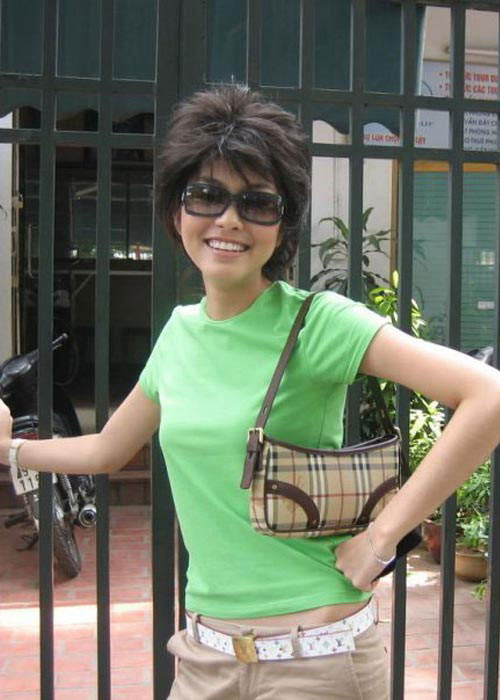 Mái tóc tổ quạ "ăn chơi" một thời của Hà Tăng Mái tóc tổ quạ "ăn chơi" một thời của Hà Tăng