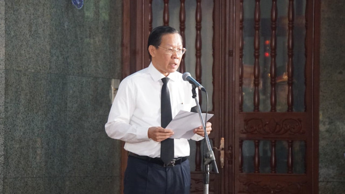 Chủ tịch Ủy ban Nhân dân Thành phố Hồ Chí Minh Phan Văn Mãi đọc điếu văn tại lễ truy điệu (ảnh: V.D)
