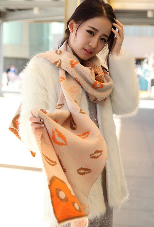 Hay chỉ cần một phụ kiện bé xinh hình son môi, trông bạn đã ngậo tràn yêu thương lắm rồi! Hay chỉ cần một phụ kiện bé xinh hình son môi, trông bạn đã ngậo tràn yêu thương lắm rồi!