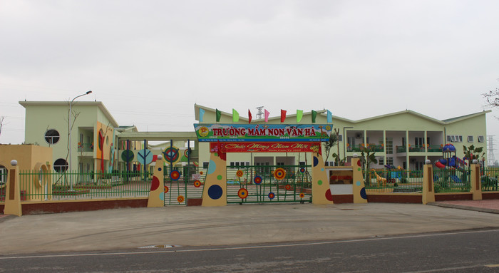 Trường mầm non trung tâm xã Vân Hà vừa mới hoàn thiện nhưng đã vấp phải nhiều ý kiến từ nhiều người dân trên địa bàn về chất lượng công trình. Ảnh: Vũ Phương. Trường mầm non trung tâm xã Vân Hà vừa mới hoàn thiện nhưng đã vấp phải nhiều ý kiến từ nhiều người dân trên địa bàn về chất lượng công trình. Ảnh: Vũ Phương.