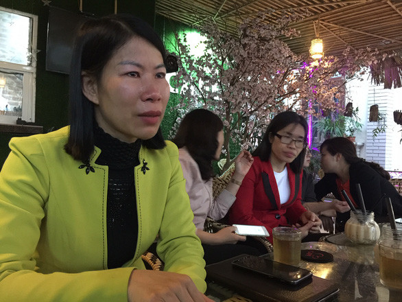 Nước mắt của những giáo viên hợp đồng vẫn chưa ngừng rơi (Ảnh:Tuoitre.vn) Nước mắt của những giáo viên hợp đồng vẫn chưa ngừng rơi (Ảnh:Tuoitre.vn)