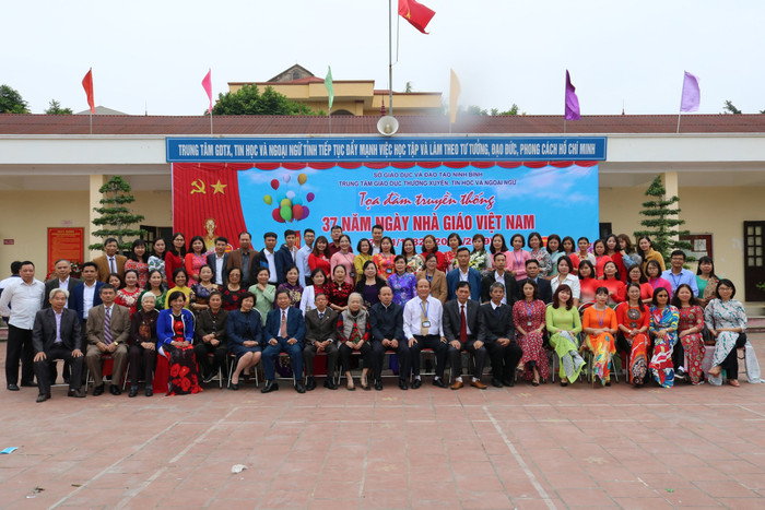 Tại Trung tâm giáo dục thường xuyên, tin học và ngoại ngữ tỉnh Ninh Bình, giáo viên phản ánh những bất cập trong việc tổ chức xét nâng hạng cho giáo viên trung học phổ thông từ hạng III lên hạng II. Ảnh chỉ mang tính chất minh họa, nguồn: TT GDTX tỉnh Ninh Bình. Tại Trung tâm giáo dục thường xuyên, tin học và ngoại ngữ tỉnh Ninh Bình, giáo viên phản ánh những bất cập trong việc tổ chức xét nâng hạng cho giáo viên trung học phổ thông từ hạng III lên hạng II. Ảnh chỉ mang tính chất minh họa, nguồn: TT GDTX tỉnh Ninh Bình.