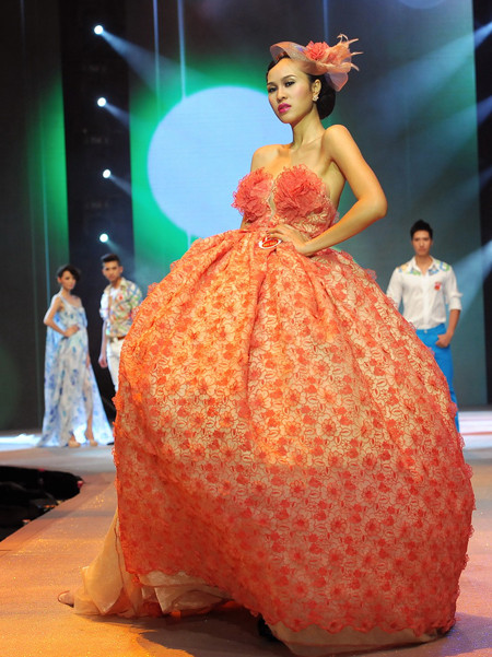 "Bên cạnh đó, người ta tổ chức các cuộc thi và khuyến khích những người như tôi tham gia. Vậy tại sao tôi phải lắc đầu từ chối? Tất cả những gì tôi mong muốn là có một cuộc sống đẹp và ý nghĩa hơn mà thôi", cô nói thêm.