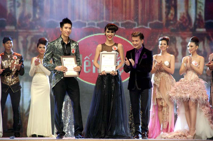 Đàm Vĩnh Hưng trao giải thí sinh Siêu mẫu trình diễn ấn tượng: Kim Tuyền - Nguyễn Thành An Đàm Vĩnh Hưng trao giải thí sinh Siêu mẫu trình diễn ấn tượng: Kim Tuyền - Nguyễn Thành An