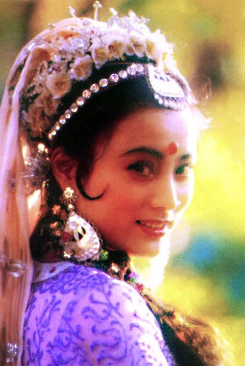 "Ngọc Thố Tinh" trong những năm tháng xuân xanh đẹp đẽ. Không chỉ là diễn viên, Lý Linh Ngọc còn là ca sĩ, cô chính là người thể hiện ca khúc "Thiếu nữ Thiên Trúc", "Tình nhi nữ" trong "Tây Du Ký".