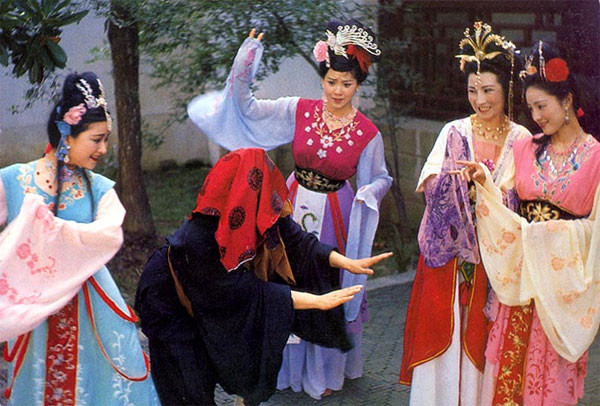 Đàn Nhện tinh của ngày ấy, giờ đã phiêu bạt bốn phương trời, hầu như không ai còn liên hệ với đoàn phim.