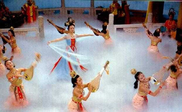 Những hình ảnh ăn sâu vào tâm trí khán giả về một Hằng Nga xinh đẹp trong chốn bồng lai.