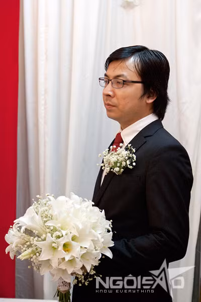 Vốn có tính cách hài hước, dí dỏm nhưng khi làm chú rể, Cù Trọng Xoay bỗng trở nên nghiêm túc, trầm lặng.