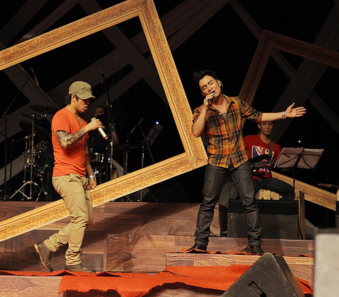 Quang Mẫn và Tuấn Hưng hào hứng tập luyện. Quang Mẫn và Tuấn Hưng hào hứng tập luyện.